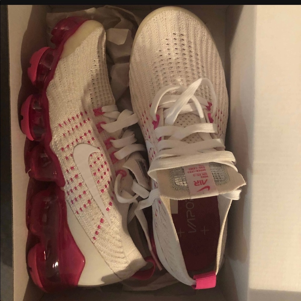 Women Air VaporMax Flyknit 3 in Pink Rise
